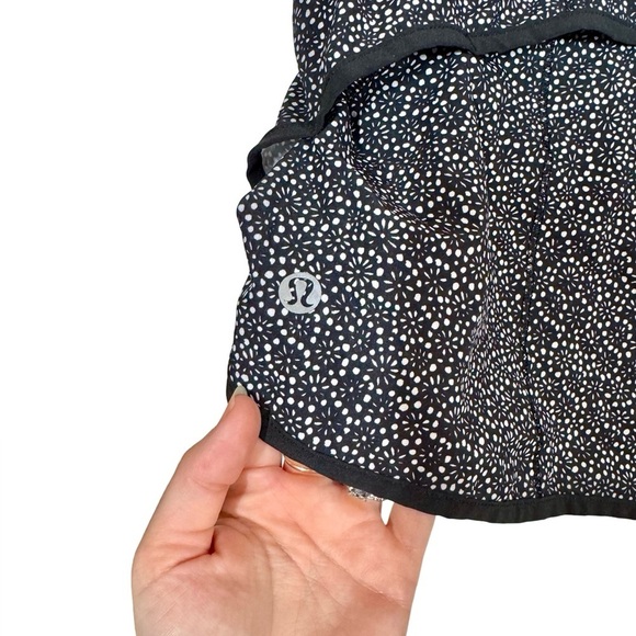 Lululemon Speed Short 4-way Stretch 2.5" Freckle Flower Black White/Black W7A19S - Picture 11 of 13